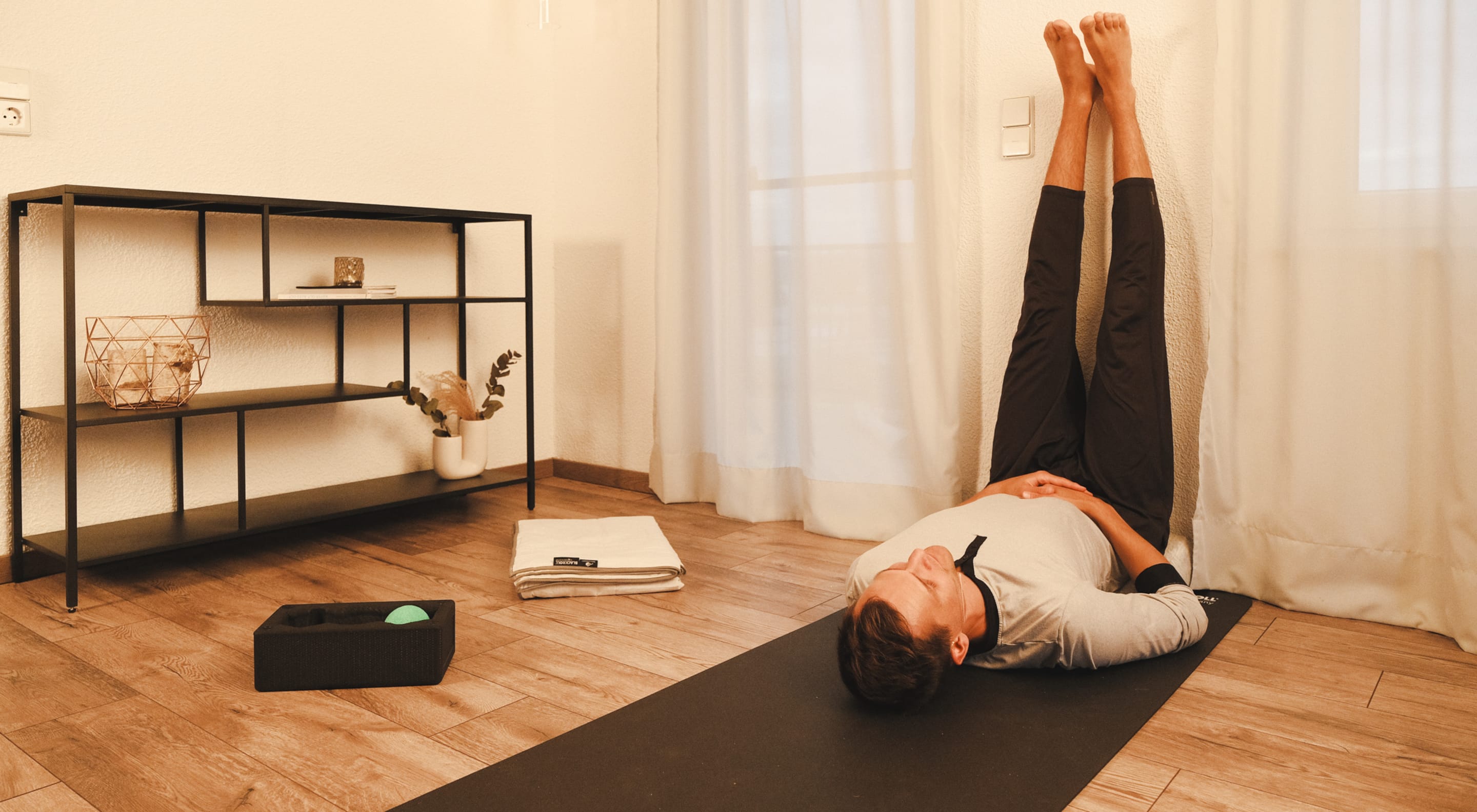 https://storage.googleapis.com/oneworld-prod/assets/Abendyoga-1.jpg?v=1747056759