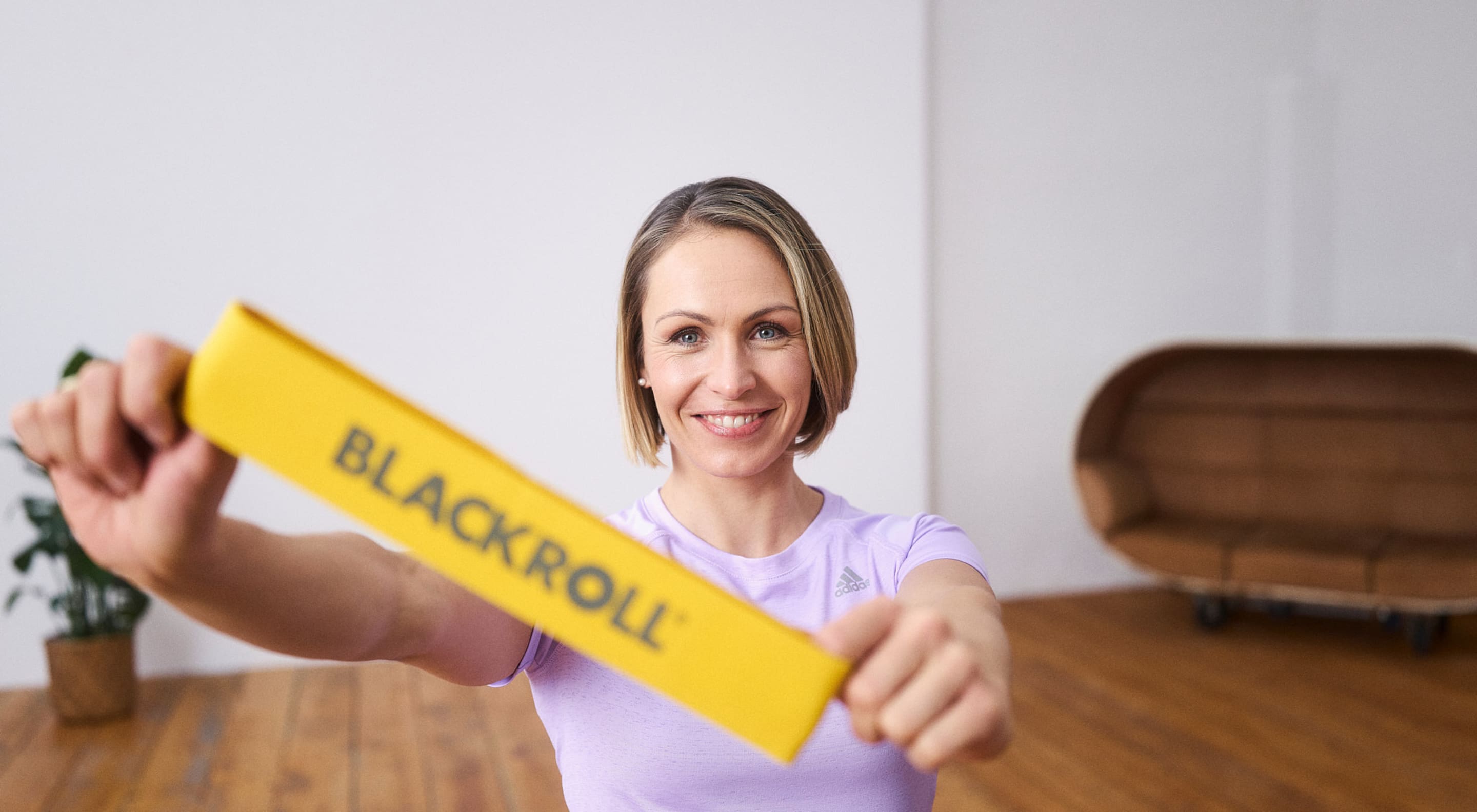 https://storage.googleapis.com/oneworld-prod/assets/Magdalena-Neuner_BLACKROLL-Ruecken-Praeventionskurs_Loop-Band.jpg?v=1753687658