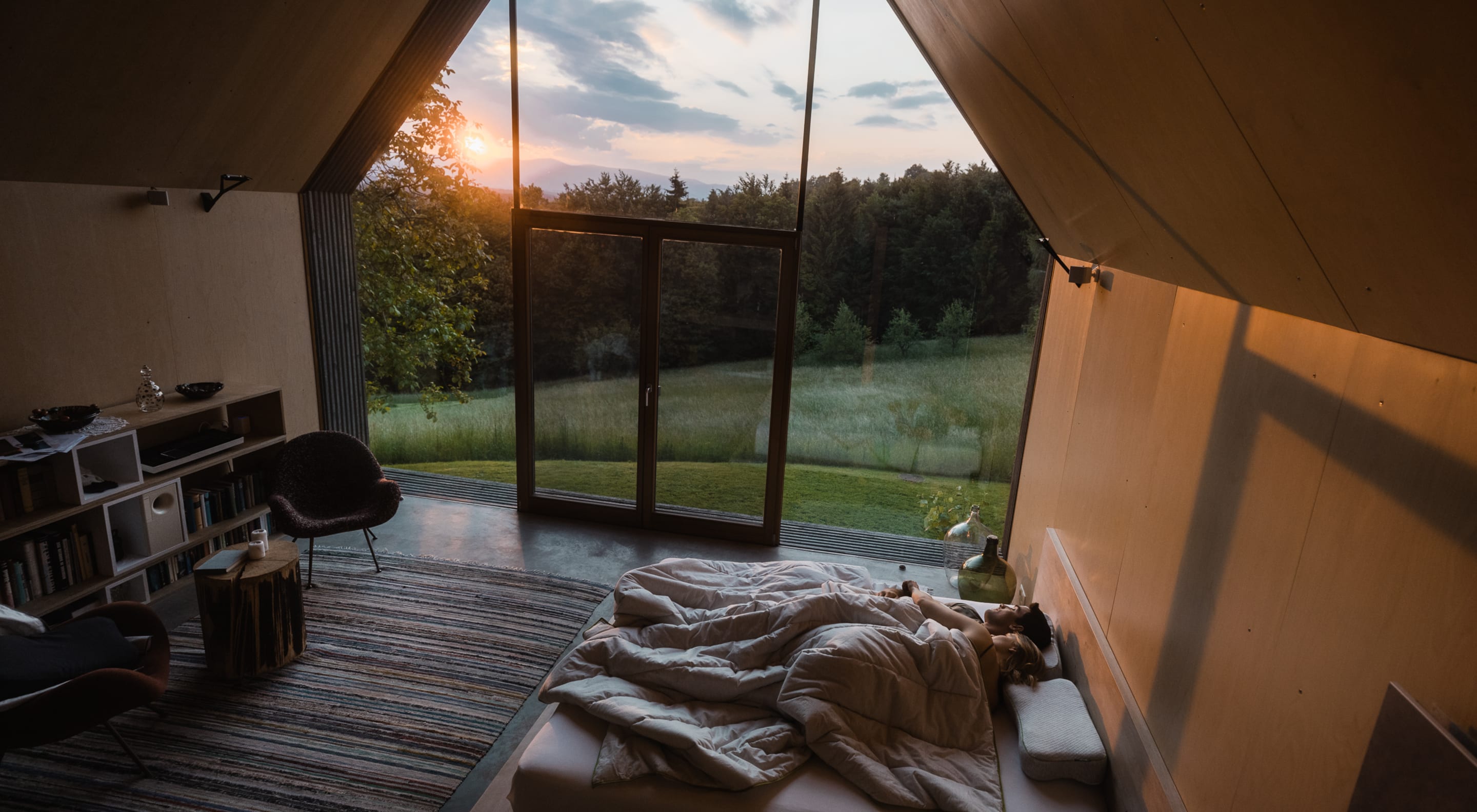 https://storage.googleapis.com/oneworld-prod/assets/Schlafzimmer-welche-ausstattung-foerdert-guten-schlaf.jpg?v=1681395699