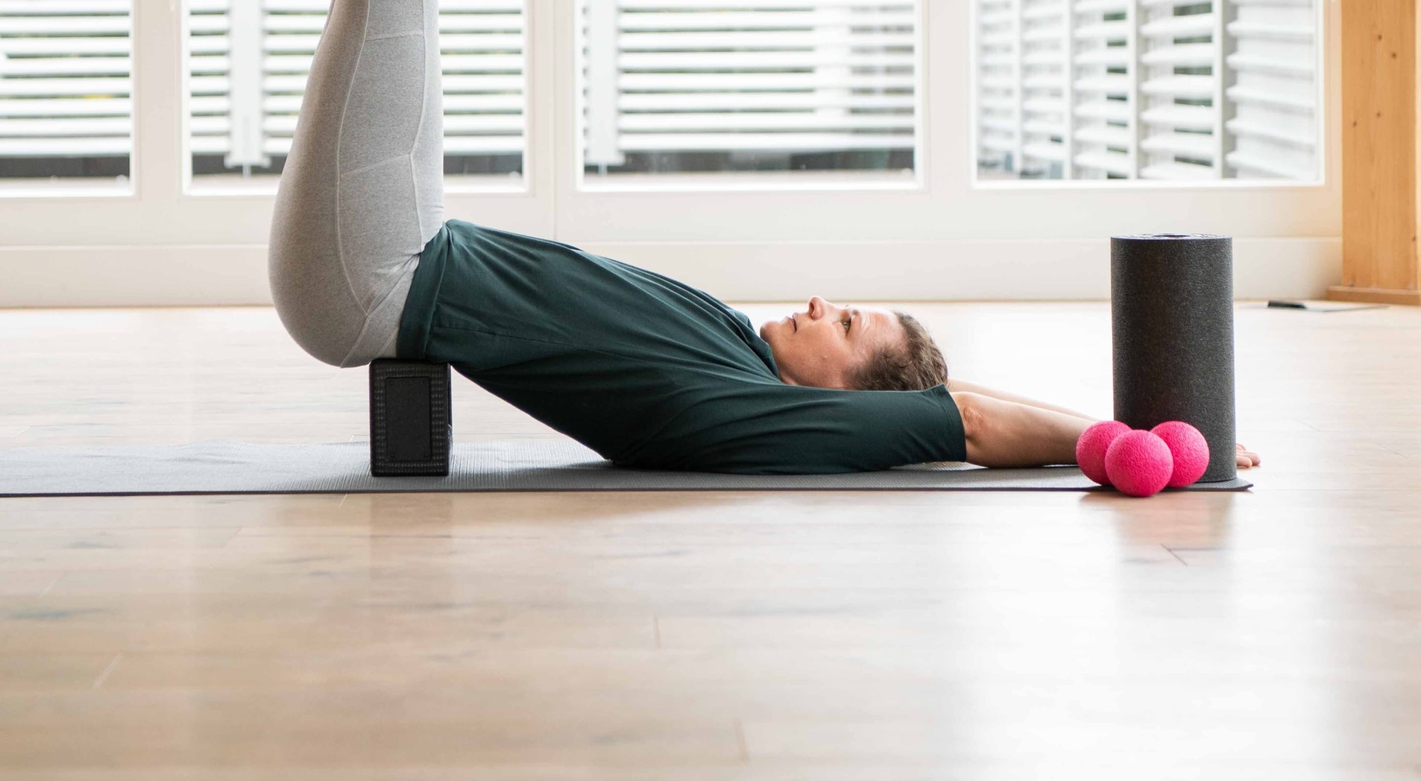 https://storage.googleapis.com/oneworld-prod/assets/bewegungsformen-faszien-yoga-blackroll_2022-03-30-125532_wtsz.jpg?v=1648644933