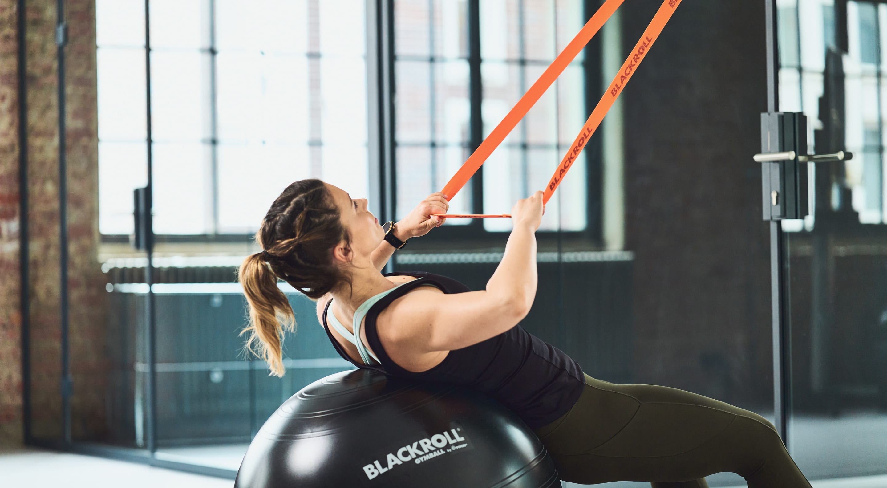 https://storage.googleapis.com/oneworld-prod/assets/blackroll-fitness-training-home-workout.jpg?v=1641812939