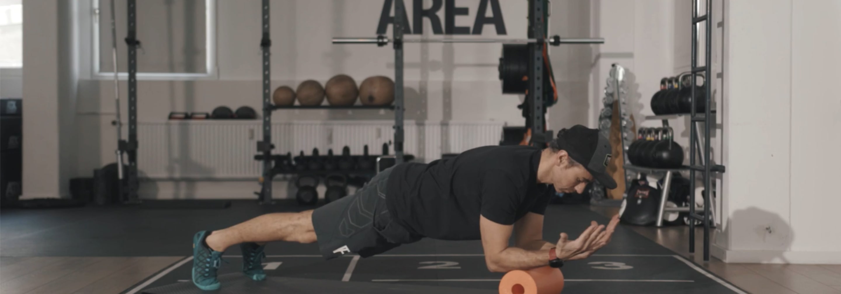 https://storage.googleapis.com/oneworld-prod/assets/45-min-faszien-workouts-zuhause.png?v=1628072592