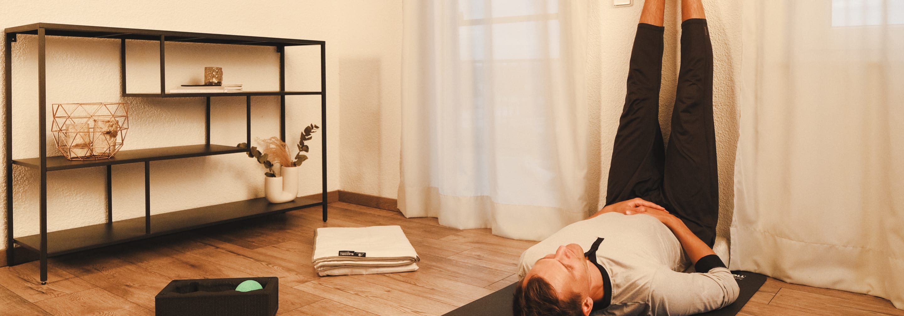 https://storage.googleapis.com/oneworld-prod/assets/Abendyoga-1.jpg?v=1747056759