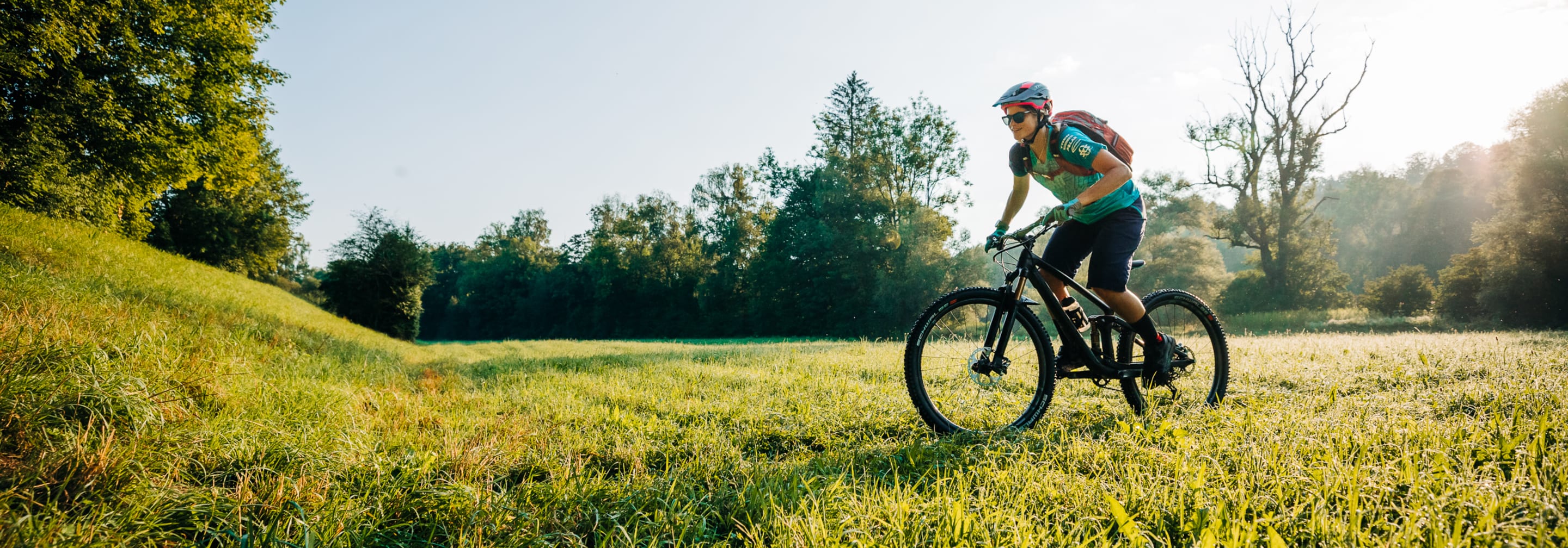 https://storage.googleapis.com/oneworld-prod/assets/BIKE_MOOD-9844.jpg?v=1627572054