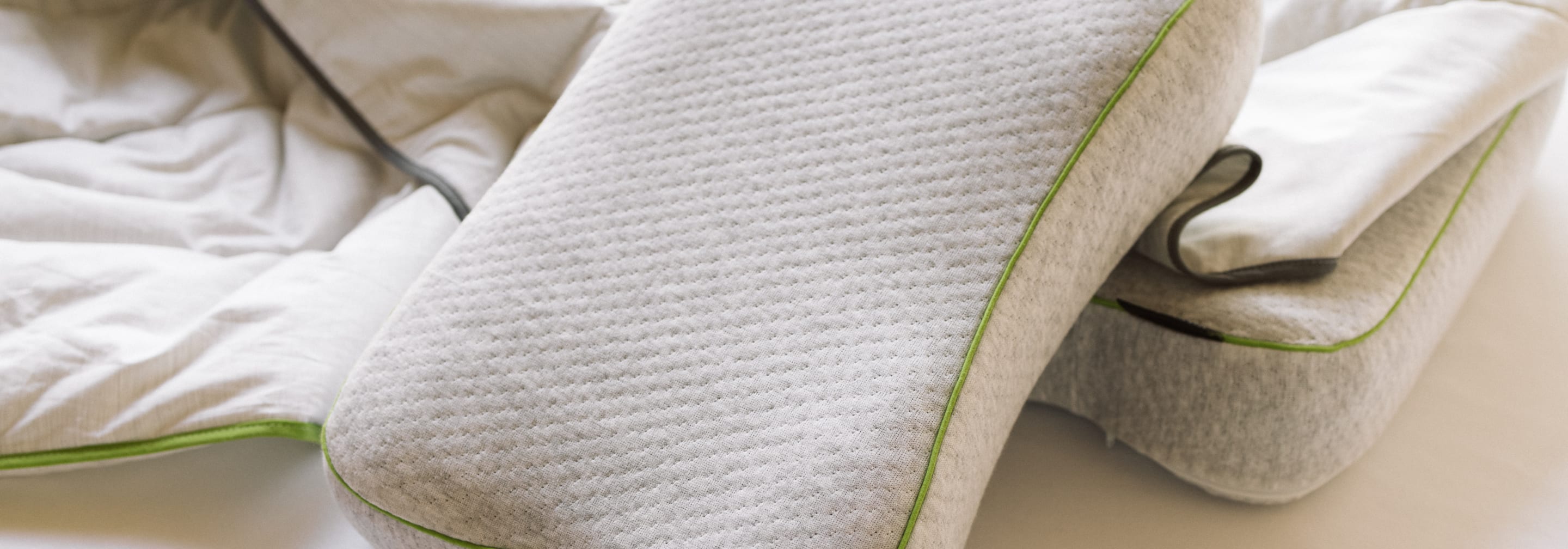 https://storage.googleapis.com/oneworld-prod/assets/ergonomische-kissen-uer-den-nacken-blackroll-recovery-pillow.jpg?v=1680681293