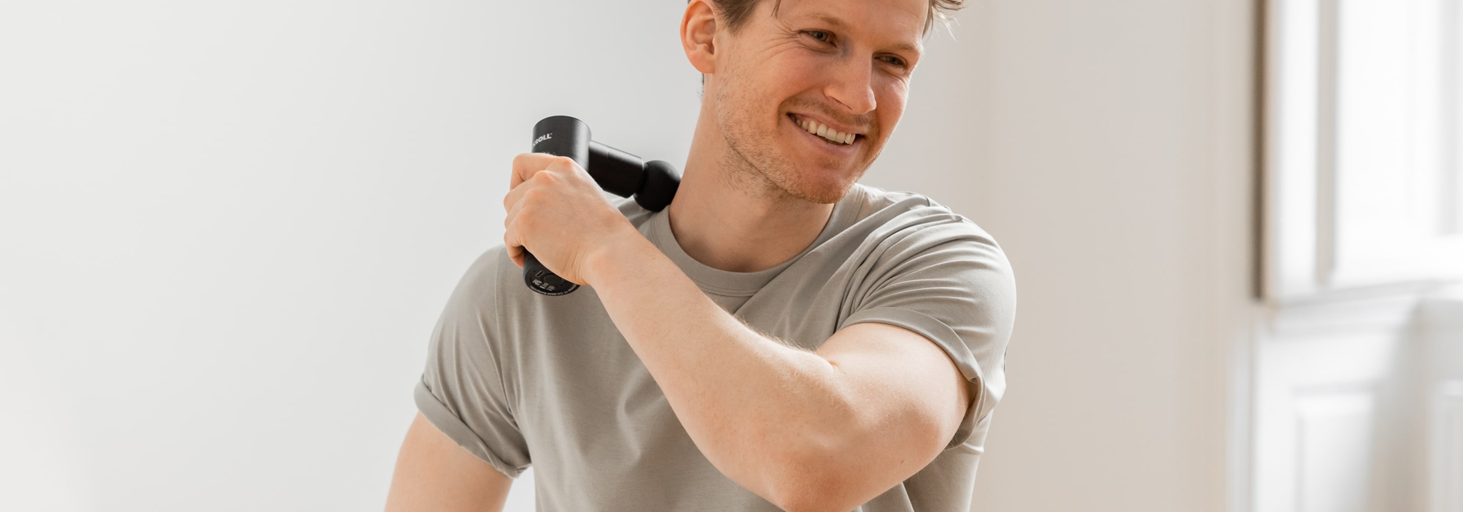 https://storage.googleapis.com/oneworld-prod/assets/massage-gun-anwendung-blackroll.jpg?v=1650641247
