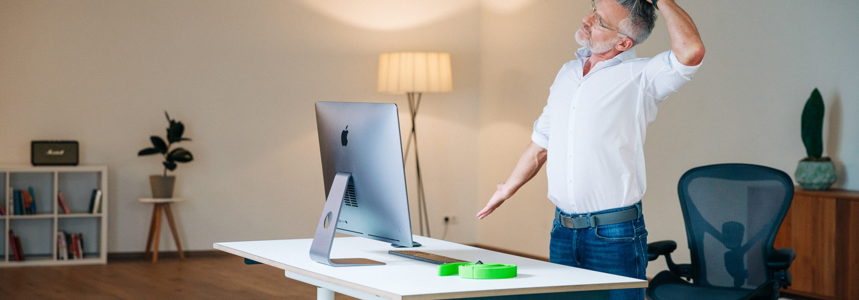 https://storage.googleapis.com/oneworld-prod/assets/uebungen-fuer-den-arbeitsplatz.jpg?v=1616766682