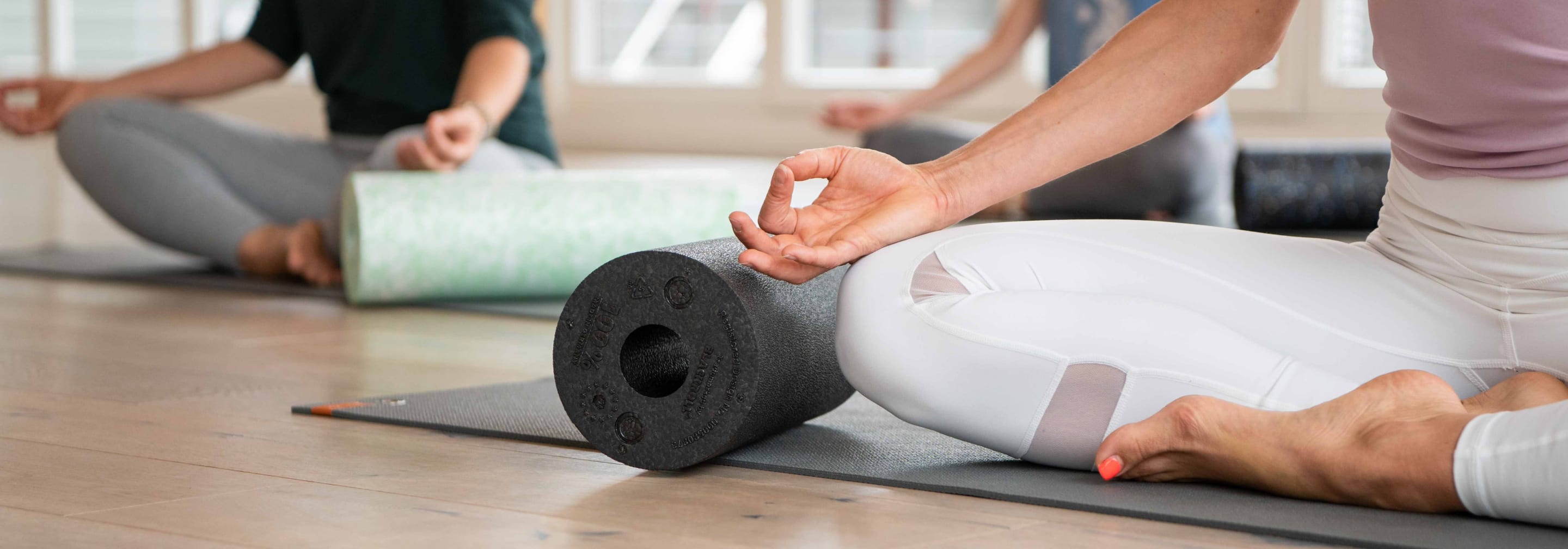 https://storage.googleapis.com/oneworld-prod/assets/unterschied-faszien-yoga-klassisches-yoga.jpg?v=1648643668