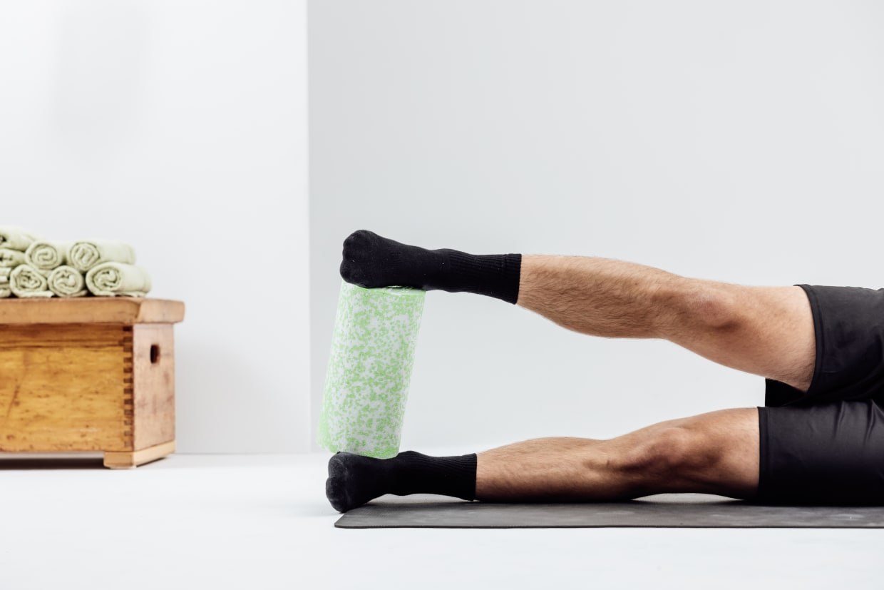 03 Hueftgelenk 3 Dynamik 4 Kraeftigung der Beininnenseite in Seitlage mit der BLACKROLL 2 eci RGB highres