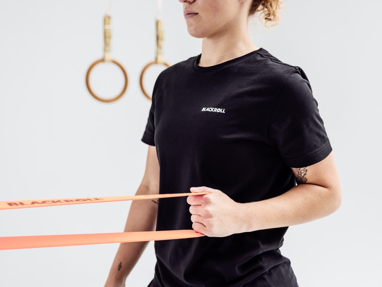 04 Schulter 2 Struktur 3 Einarmiges Rudern mit SUPERBAND 3 eci RGB highres