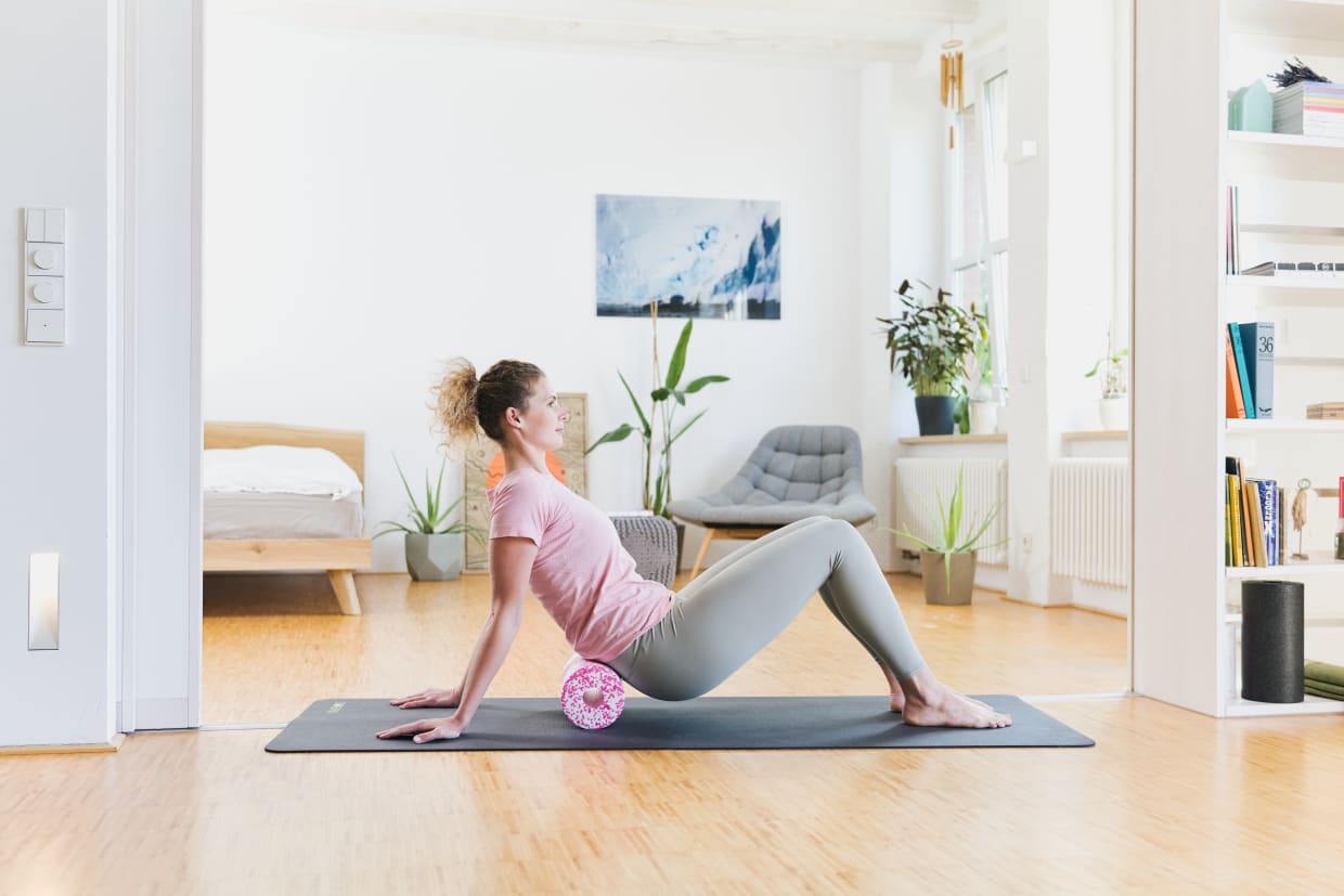 12 Ruckenschmerzen Untererrucken Blackroll 04267