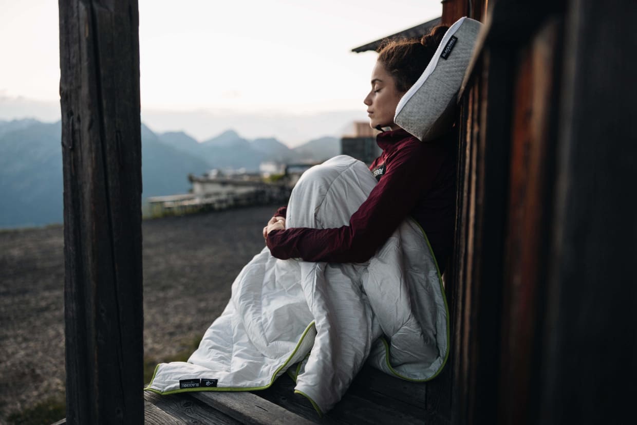 Kimi Schreiber BLACKROLL RECOVERY PILLOW und RECOVERY BLANKET