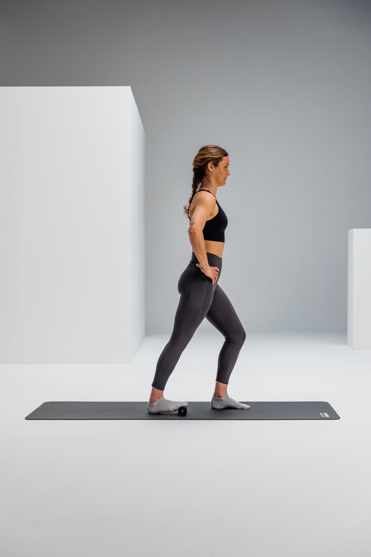 Achillis stretch mobility blackroll mini web 1 2 Y2 A7585