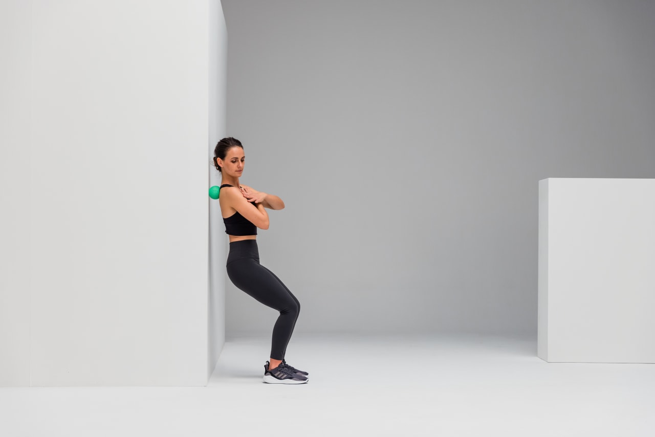 Back massage recovery blackroll ball 08 blackroll ball 12 web 3 2 Y2 A4477 1