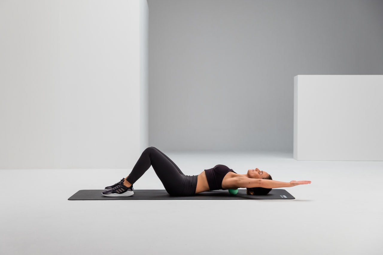 Back mobilisation blackroll ball 08 web 7 2 Y2 A4194 1