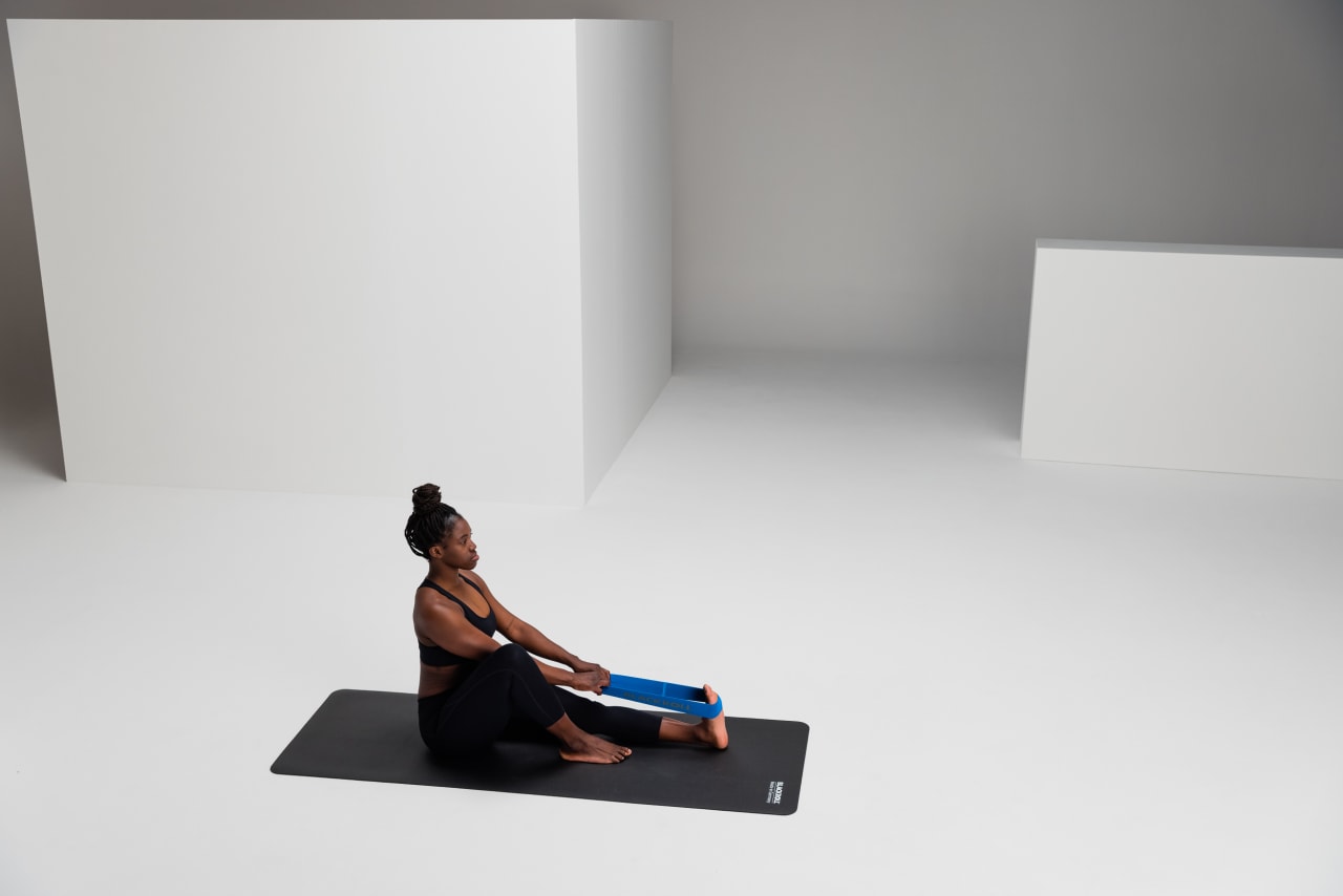 Calf stretch mobility blackroll loop band web 1 2 Y2 A4636
