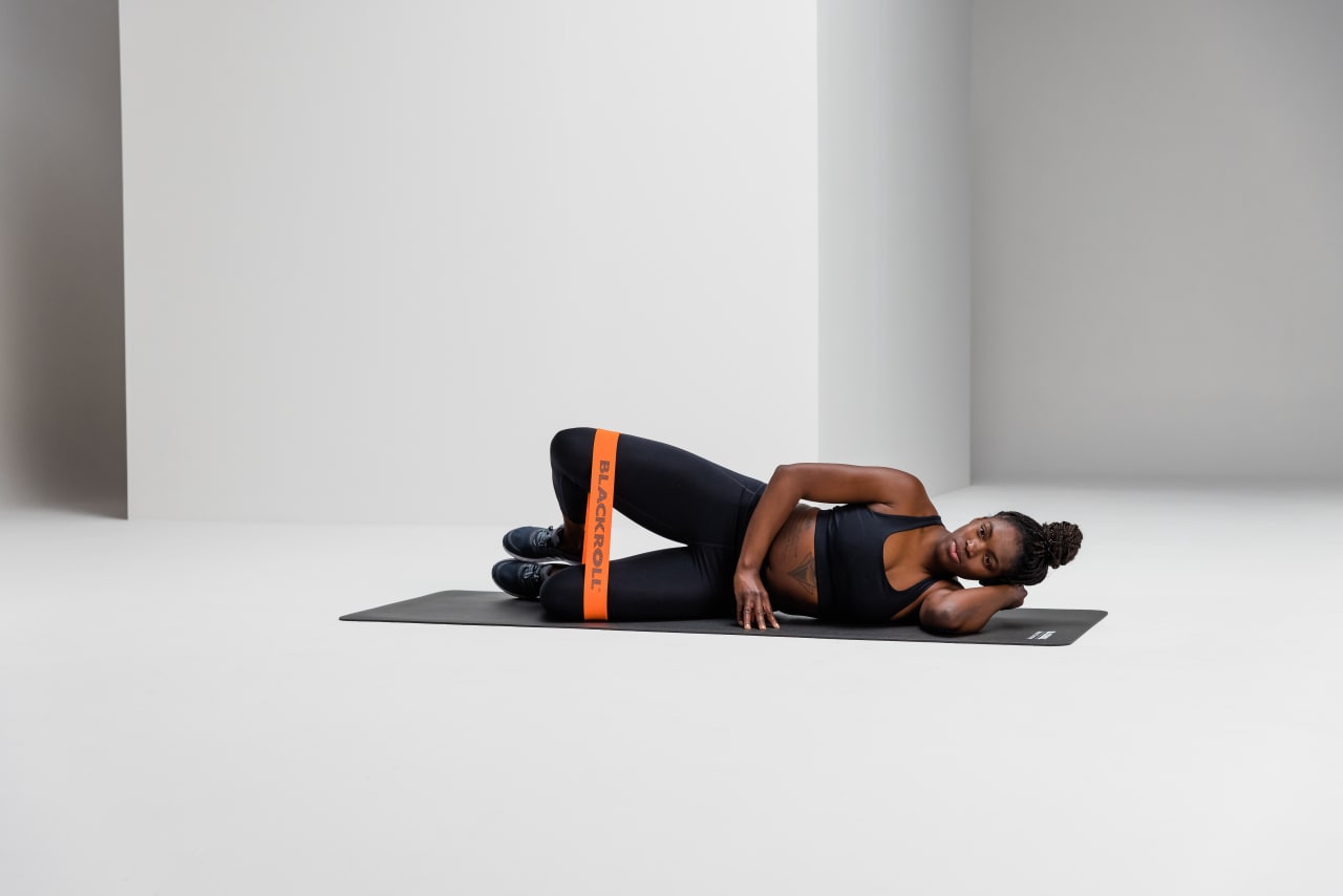 Clamshell strengthening blackroll loop band high res 2 Y2 A3864