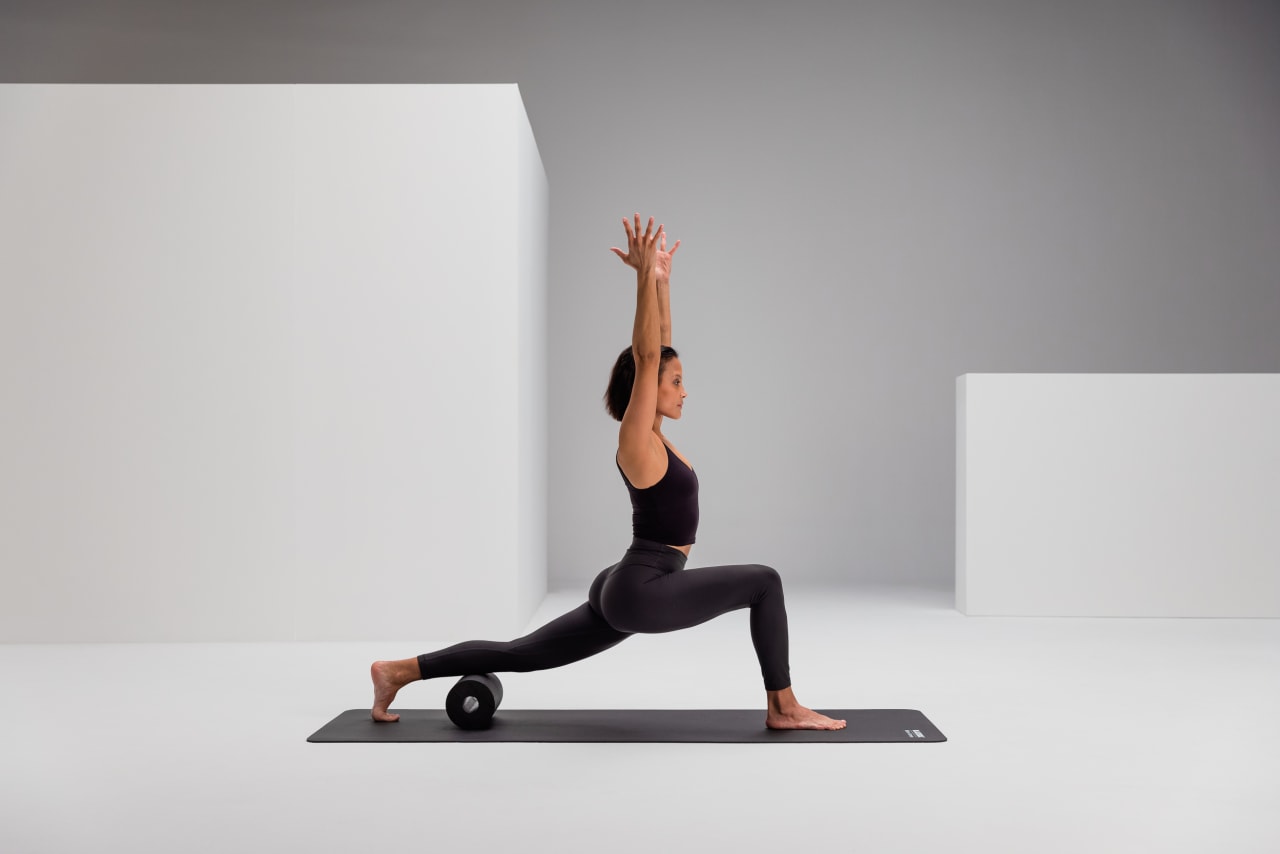 Crescent lunge strengthening blackroll standard web 5 2 Y2 A8292