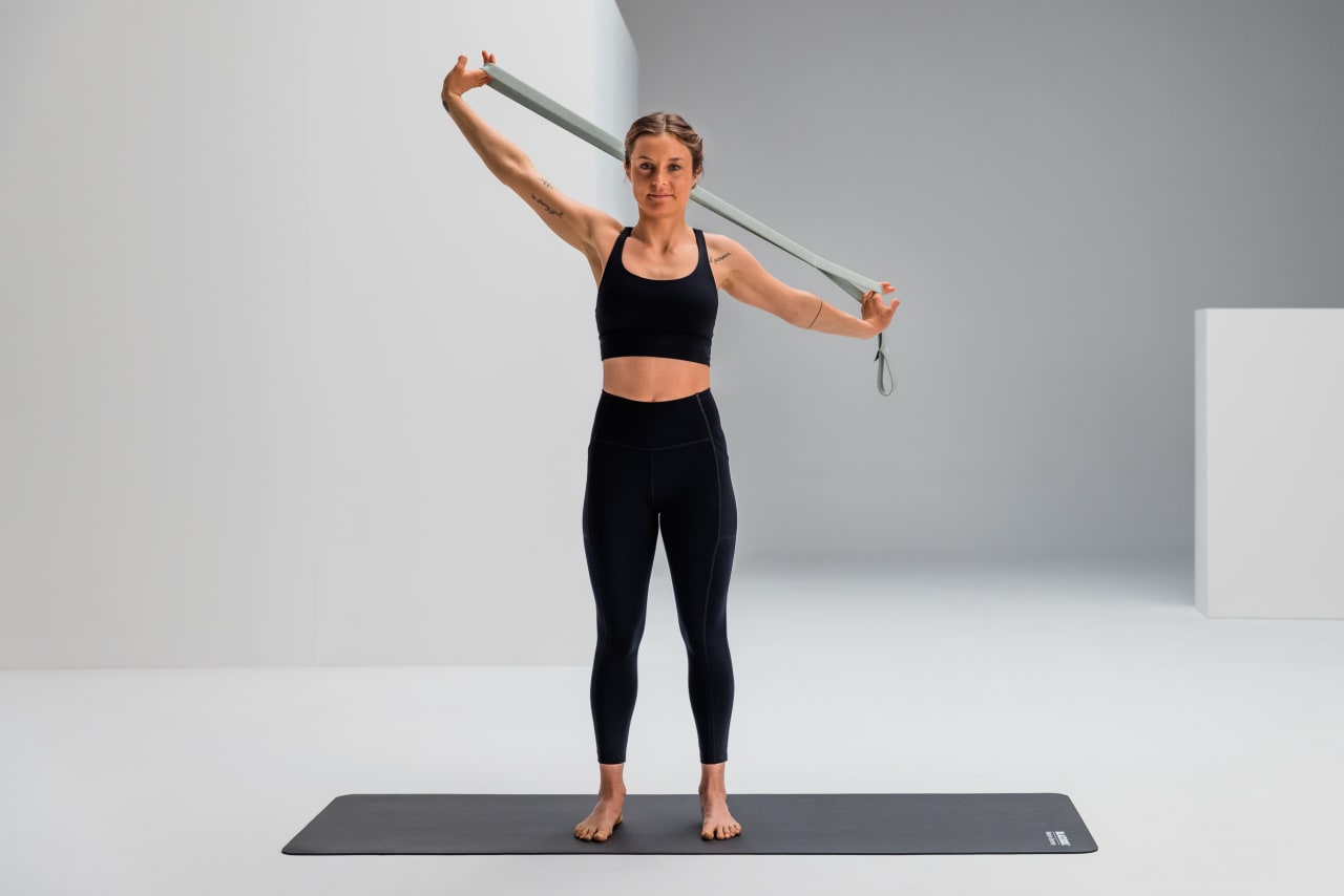 Diagonal shoulder chest opener mobility blackroll stretch band web 1 2 Y2 A1753