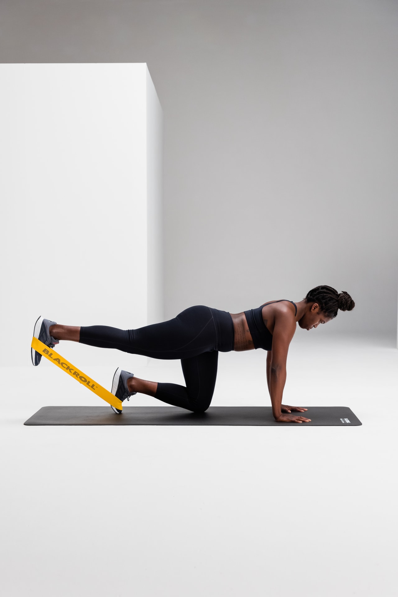 Glute kickbacks strengthening blackroll loop band web 2 2 Y2 A4282