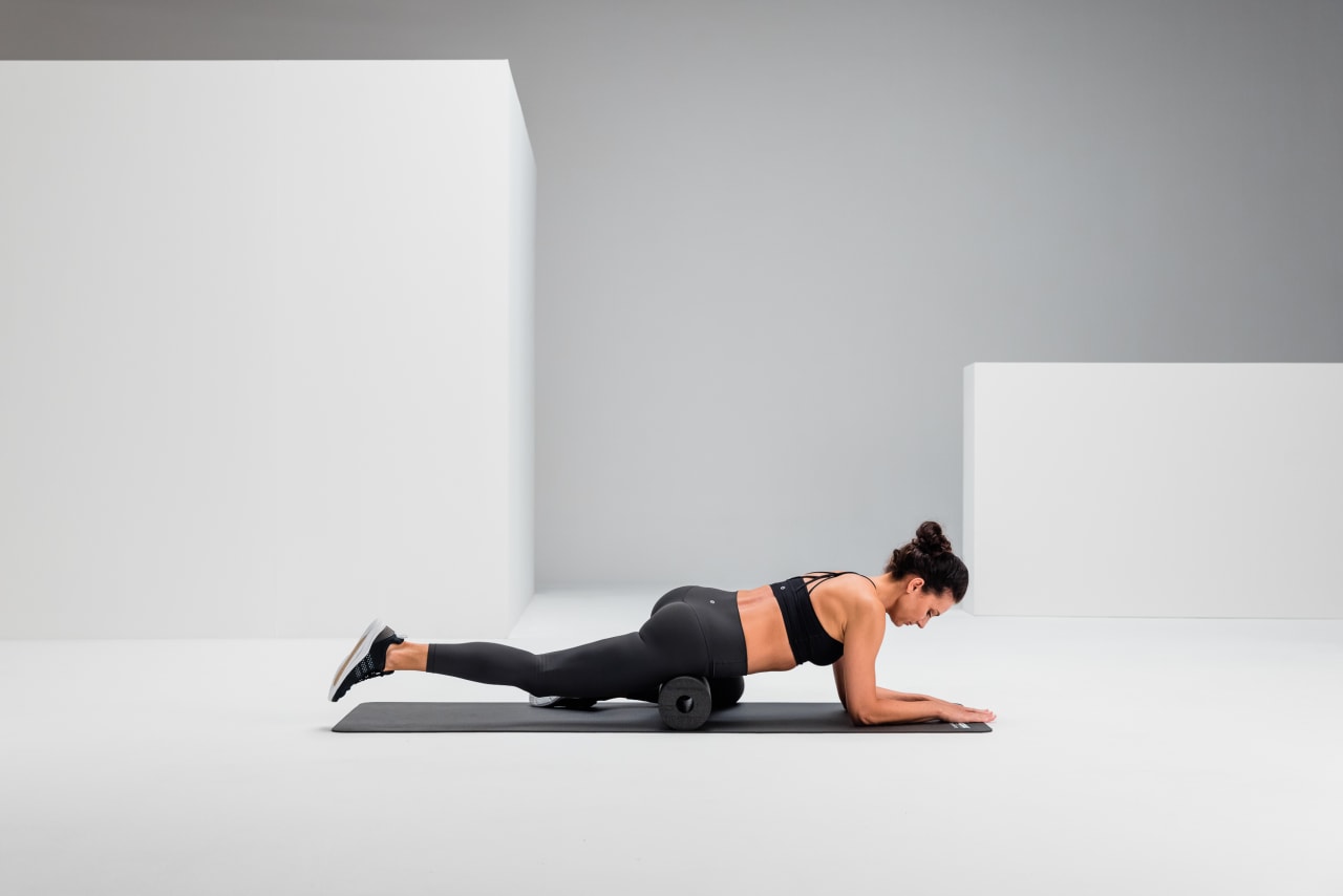 Hip flexor massage recovery blackroll standard web 2 Y2 A9151