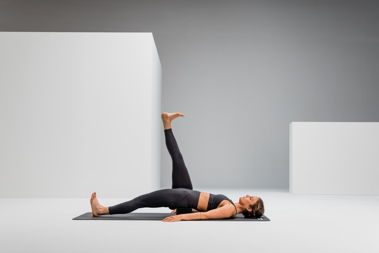 Hip flexor stretch recovery blackroll block web 2 Y2 A1332