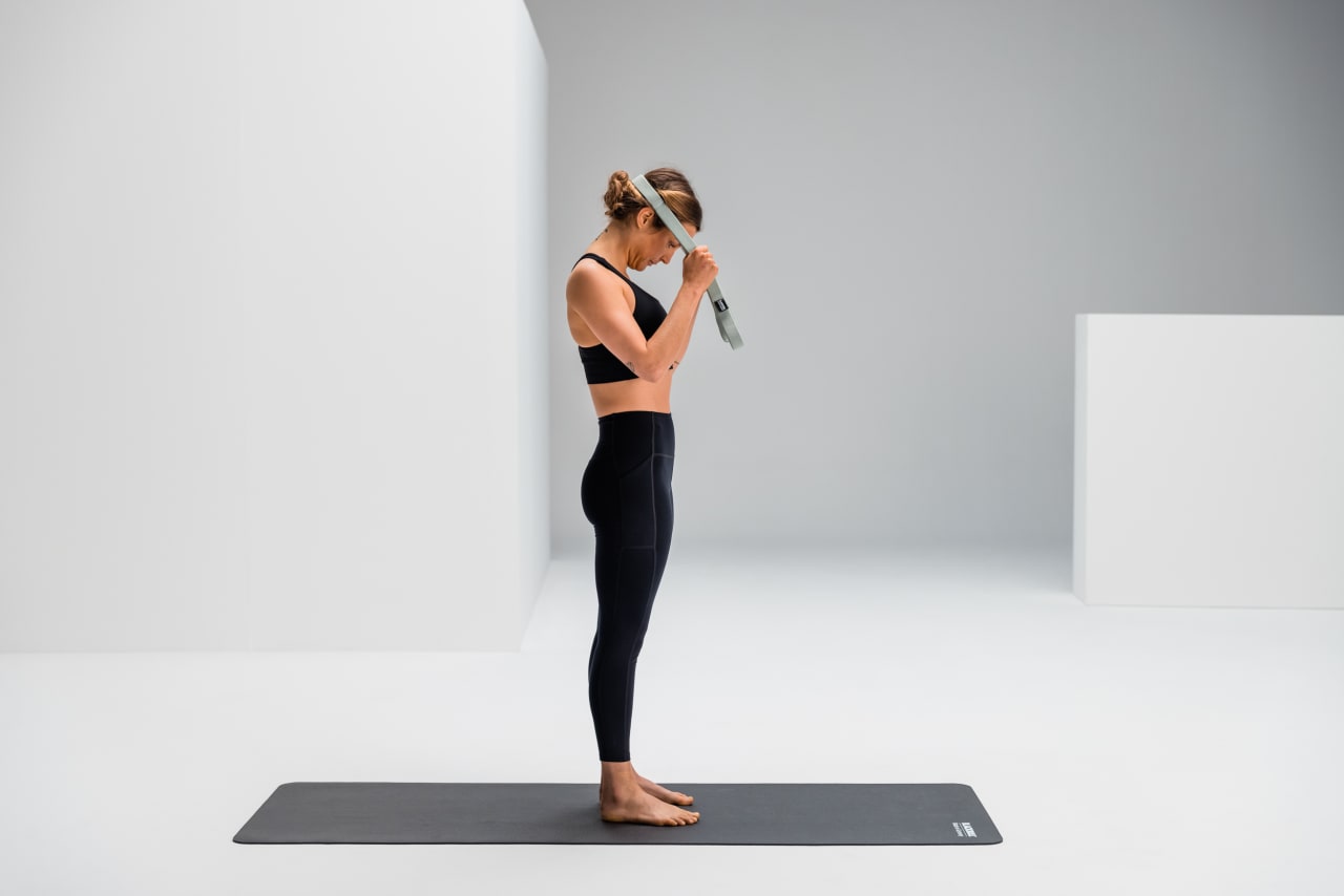 Loaded neck stretch mobility blackroll stretch band web 2 Y2 A2314 2