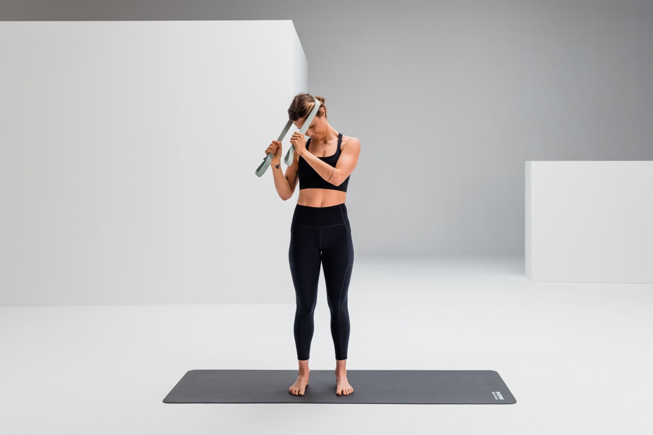 Loaded side neck stretch mobility blackroll stretch band web 2 Y2 A2356 1