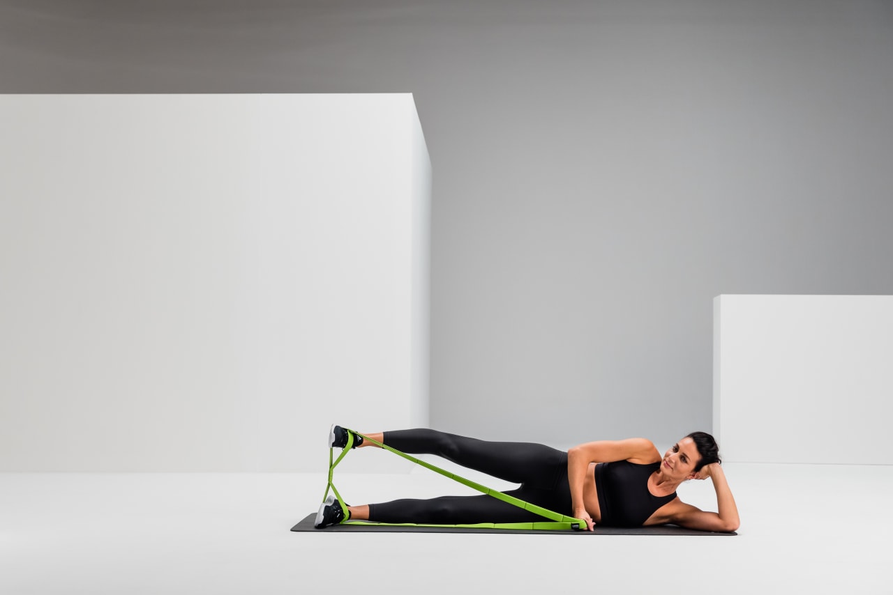 Lying leg abuction strengthening blackroll multi band web 1 2 Y2 A2498