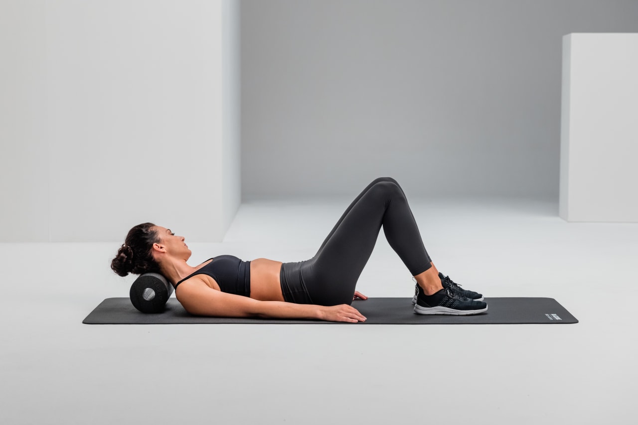 Neck massage recovery blackroll standard web 1 2 Y2 A8499