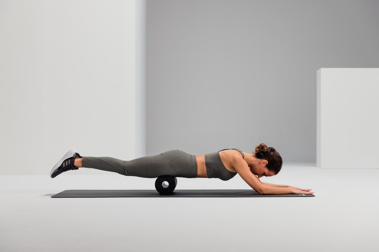 Quads massage recovery blackroll standard web 4 2 Y2 A4920 1
