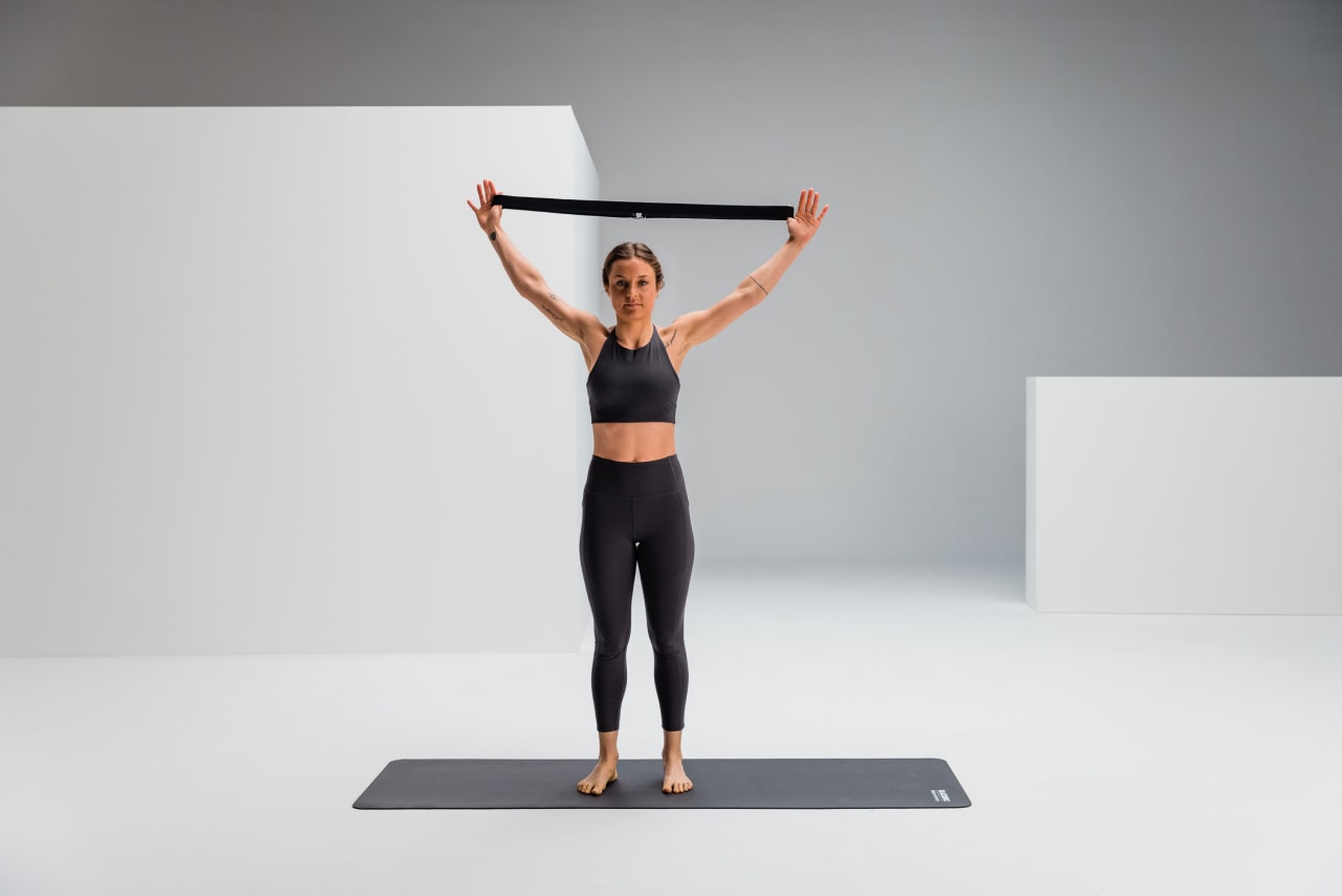 Shoulder circles mobility blackroll yoga belt web 1 2 Y2 A1417