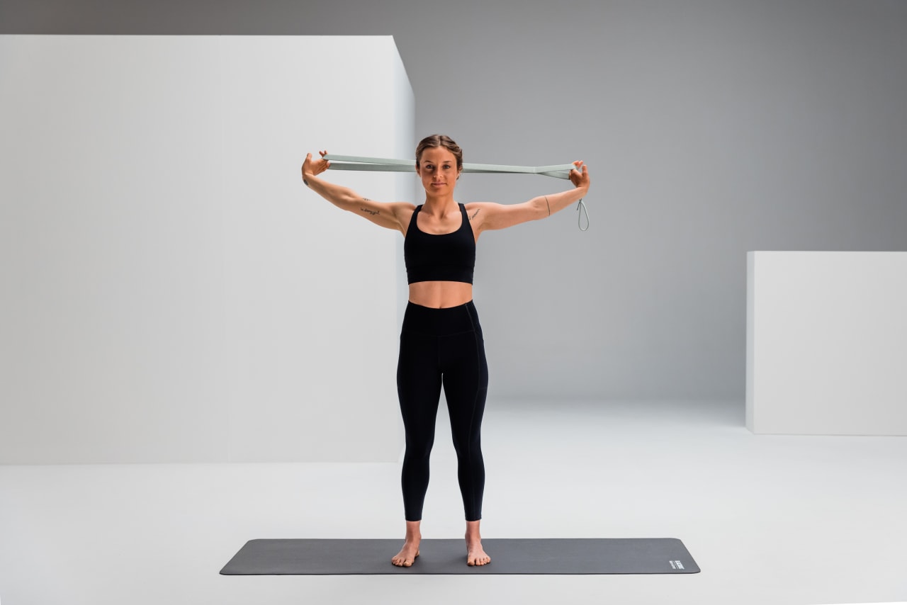 Shoulder chest opener mobility blackroll stretch band web 2 Y2 A1772