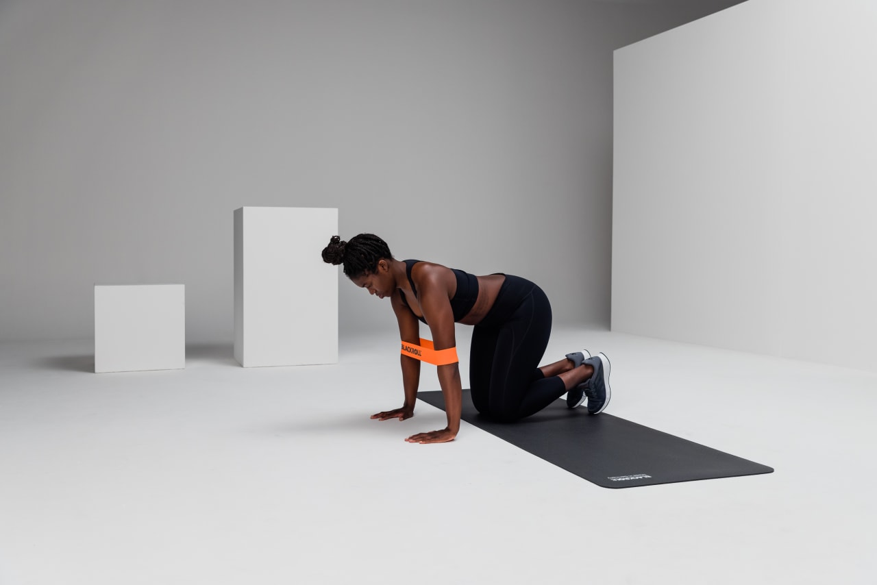 Side crawl strengthening blackroll loop band web 2 Y2 A3785