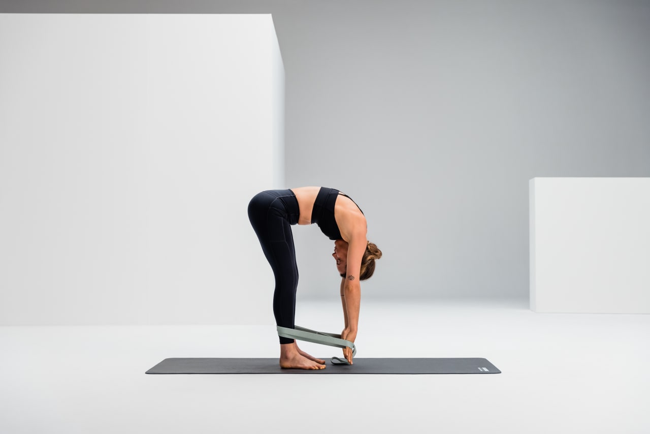 Standing forward fold1 mobility blackroll stretch band web 1 2 Y2 A2486