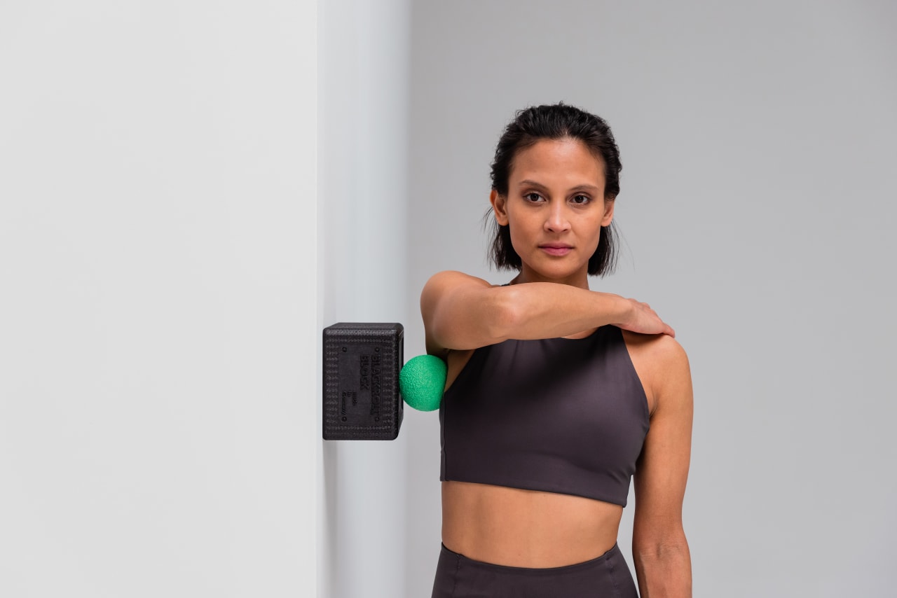 Subscapularis massage recovery blackroll ball 08 blackroll block high res 1 2 Y2 A0889