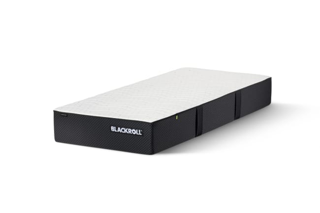 BLACKROLL RECOVERY BASE ELITE Matratze mit weissem Bezug und schwarzem Seitenbereich