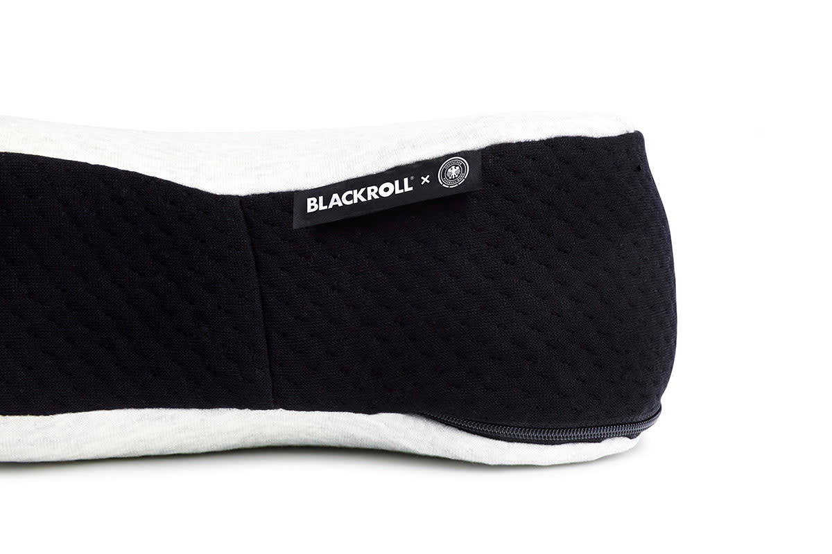 Passgenauer DFB Pillow Case Kissenbezug mit robustem Reißverschluss für einfaches Wechseln am BLACKROLL Recovery Pillow