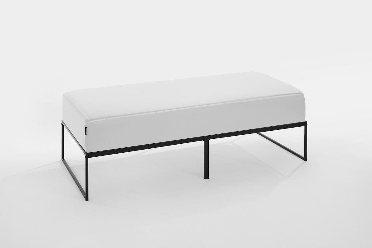 Matratzenschutz im Einsatz – perfekt sitzender BLACKROLL® MATTRESS PROTECTOR auf einem Bett