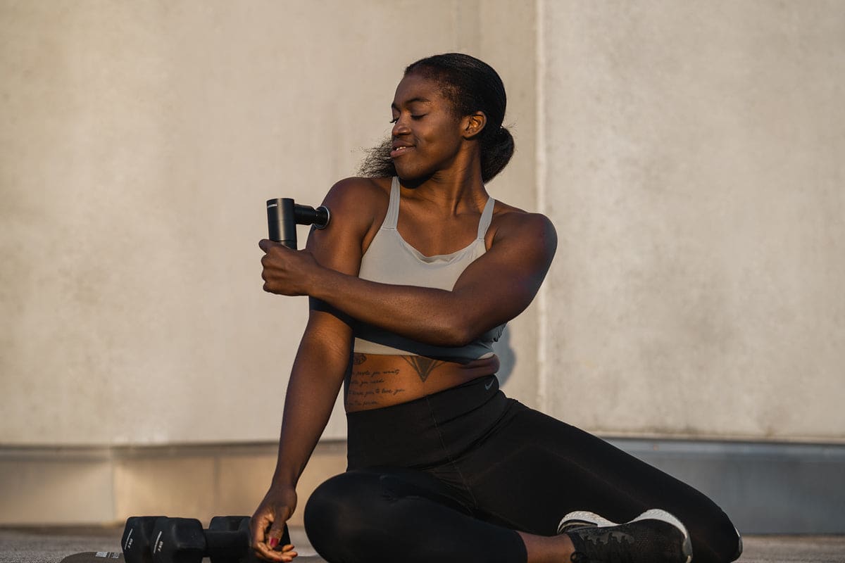 Blackroll Massagepistole Arm vorne