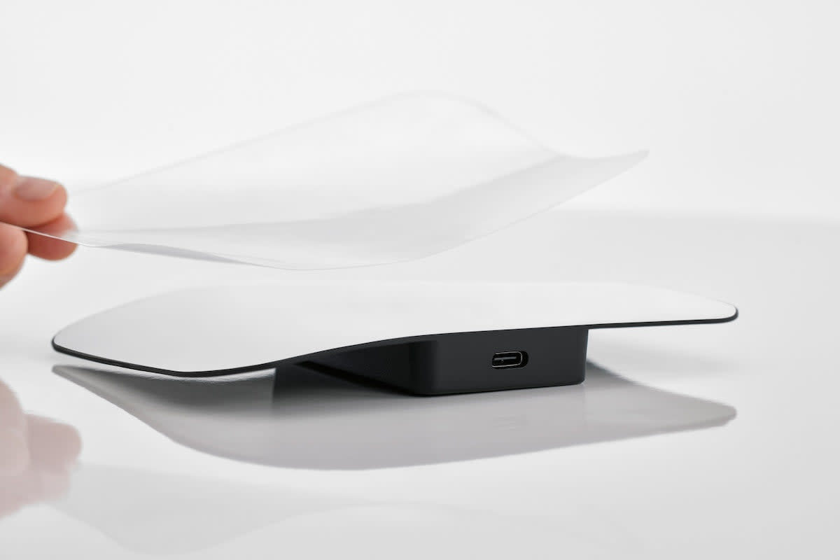 Flexible Klebefolie wird über dem Thermo Pad positioniert