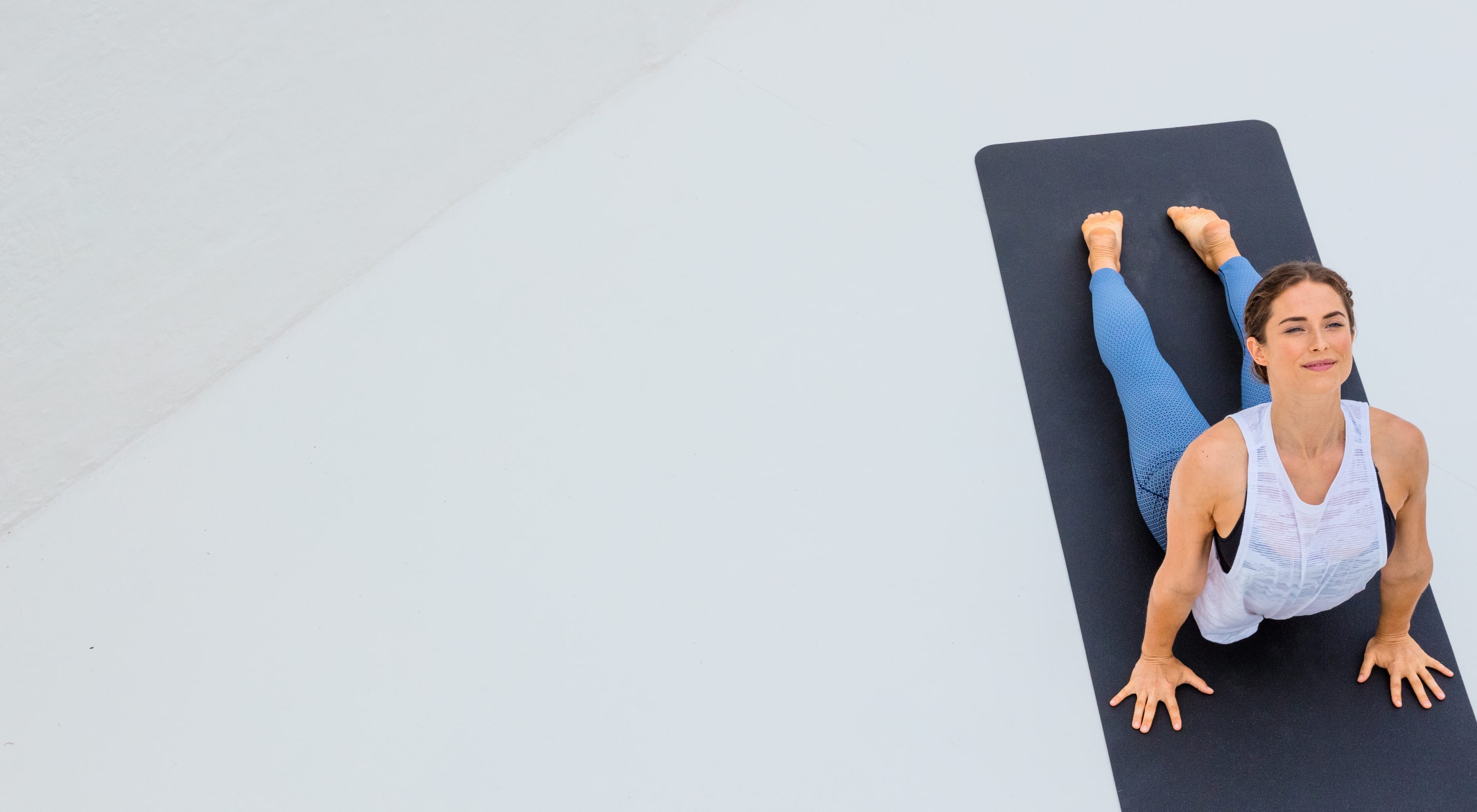 https://storage.googleapis.com/oneworld-prod/assets/2018_BLACKROLL%C2%AE_YOGA_29_2021-06-17-101118_vefc.jpg?v=1623924683%2C0.7351%2C0.5073