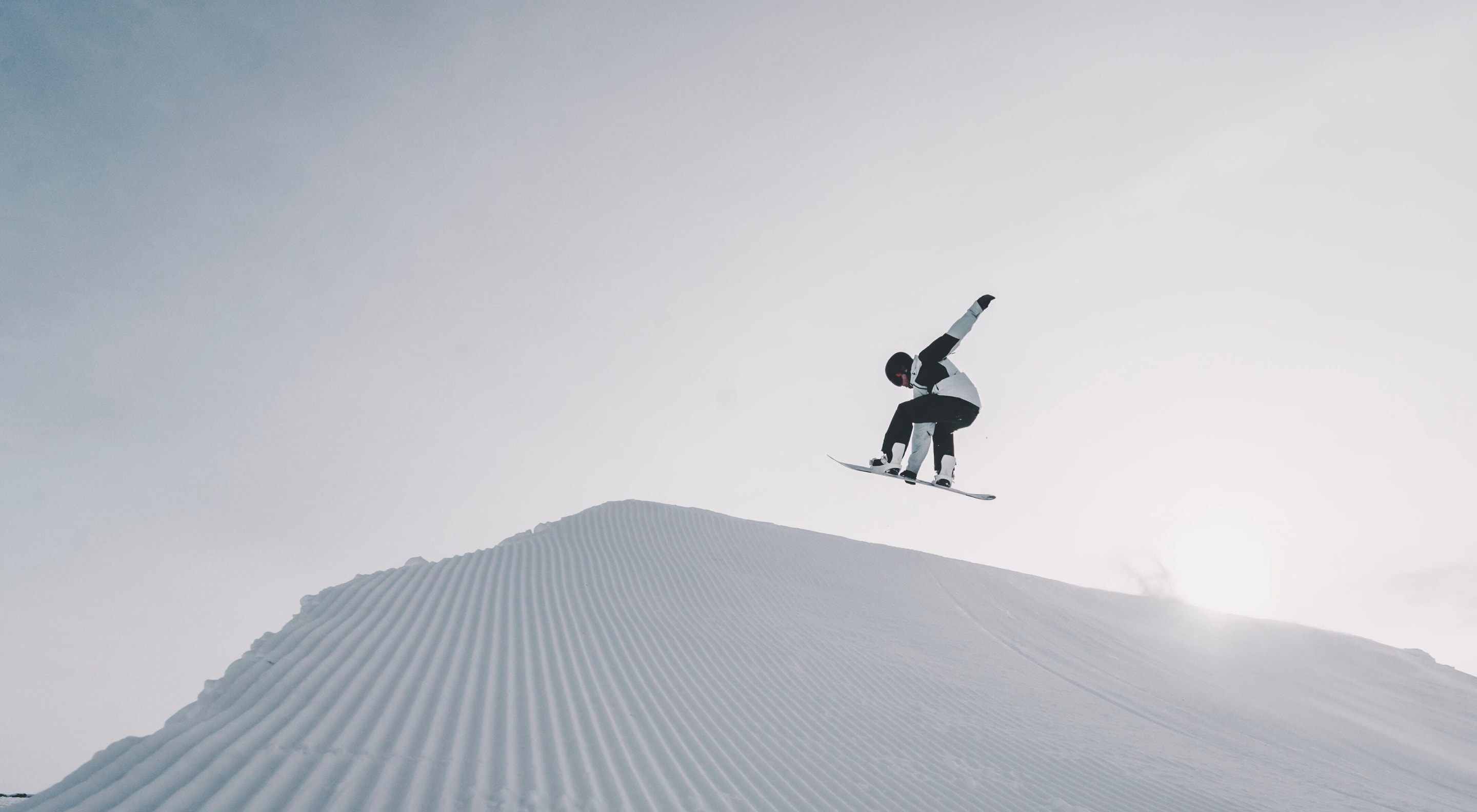 https://storage.googleapis.com/oneworld-prod/assets/blackroll-uebungen-gegen-muskelkater-snowboarden_2022-01-07-093257_ytaj_2022-01-07-093355_ixau.jpg?v=1641548036%2C0.6534%2C0.486