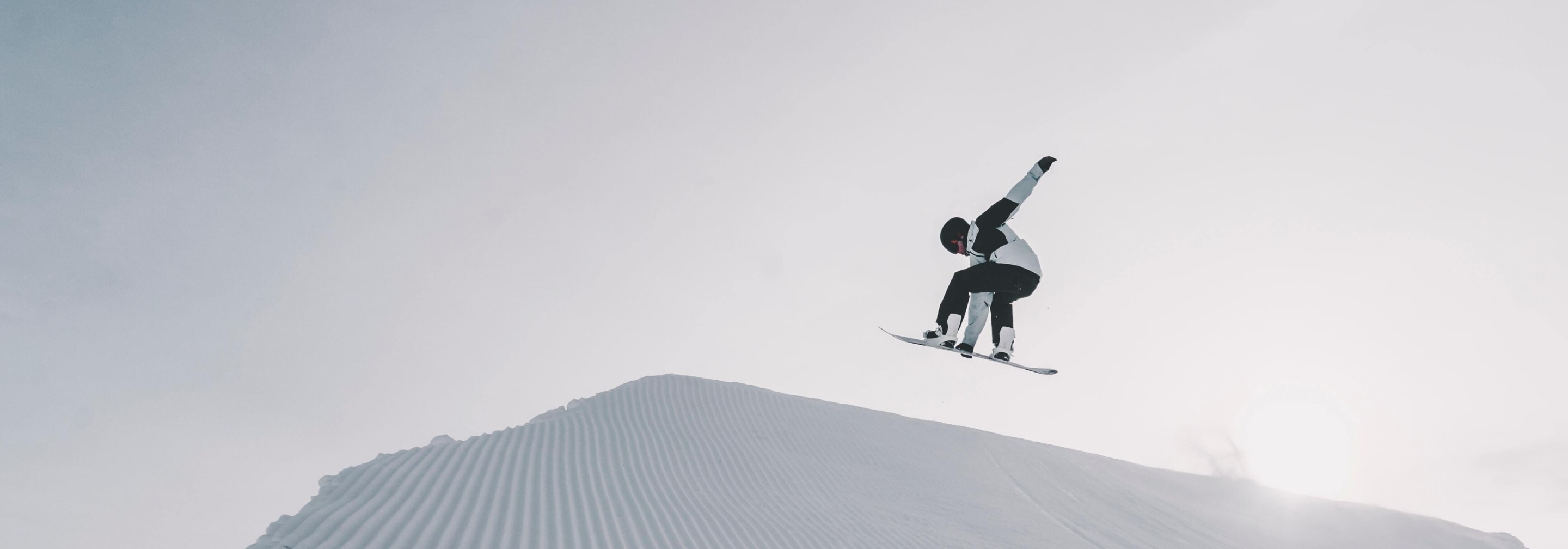 https://storage.googleapis.com/oneworld-prod/assets/blackroll-uebungen-gegen-muskelkater-snowboarden_2022-01-07-093257_ytaj_2022-01-07-093355_ixau.jpg?v=1641548036%2C0.6534%2C0.486