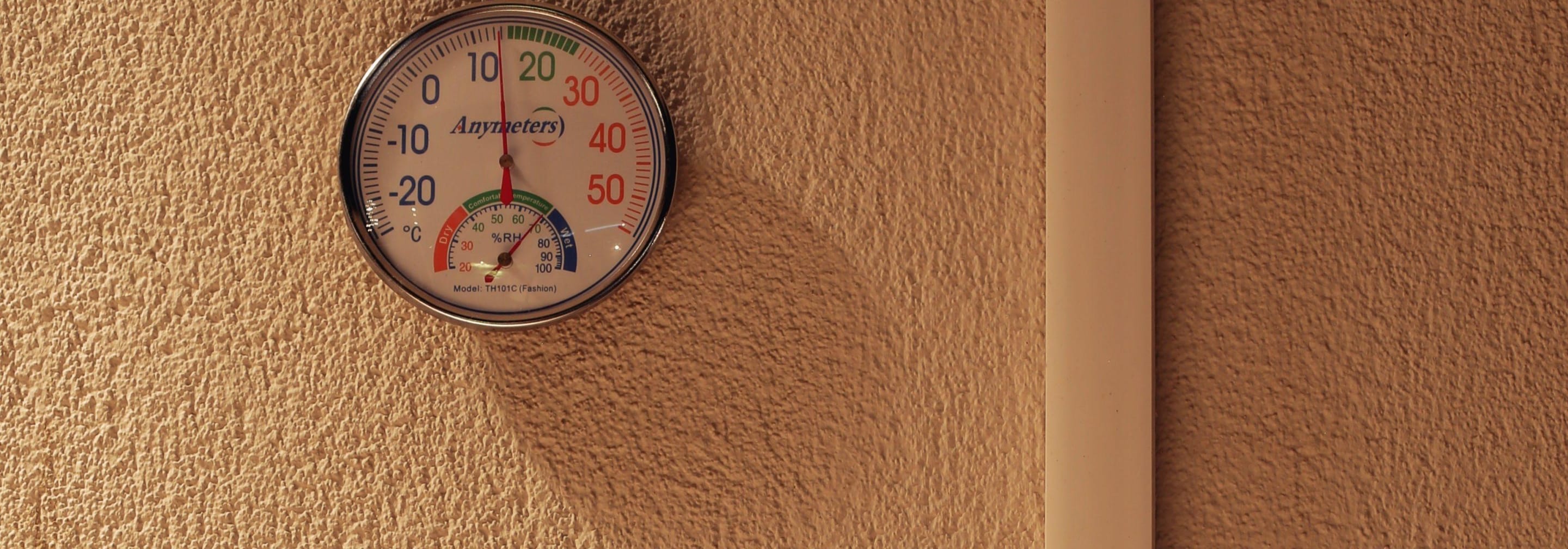 https://storage.googleapis.com/oneworld-prod/assets/optimale-luftfeuchtigkeit-im-schlafzimmer-hygrometer_2023-05-12-112440_navc_2023-05-12-112545_ueyf.jpeg?v=1683890745%2C0.3048%2C0.4338