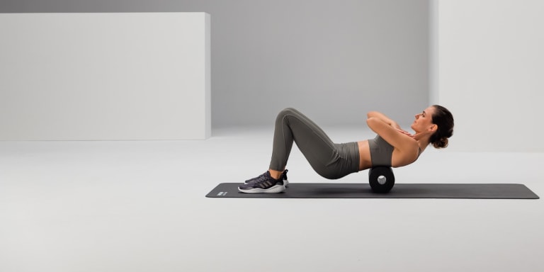 Lower back massage recovery blackroll standard web 1 2 Y2 A51301
