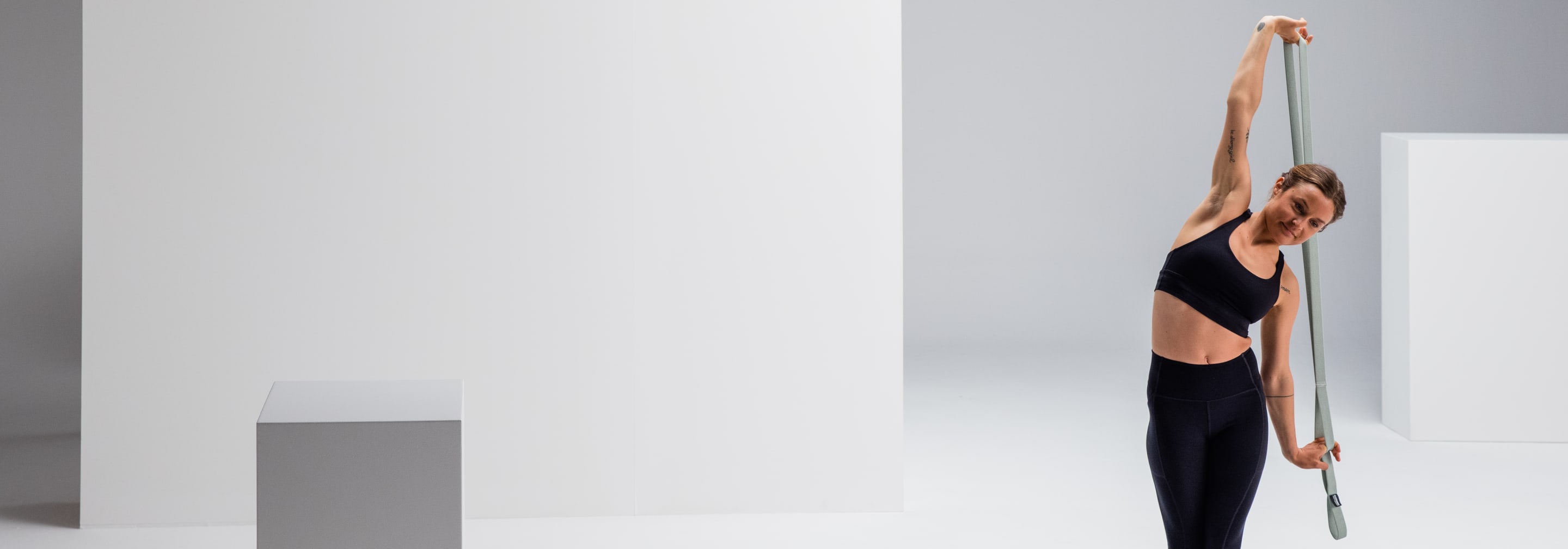 https://storage.googleapis.com/oneworld-prod/assets/STRETCH-BAND_2021-07-12-075325_isyc.jpg?v=1626076406%2C0.8134%2C0.5412