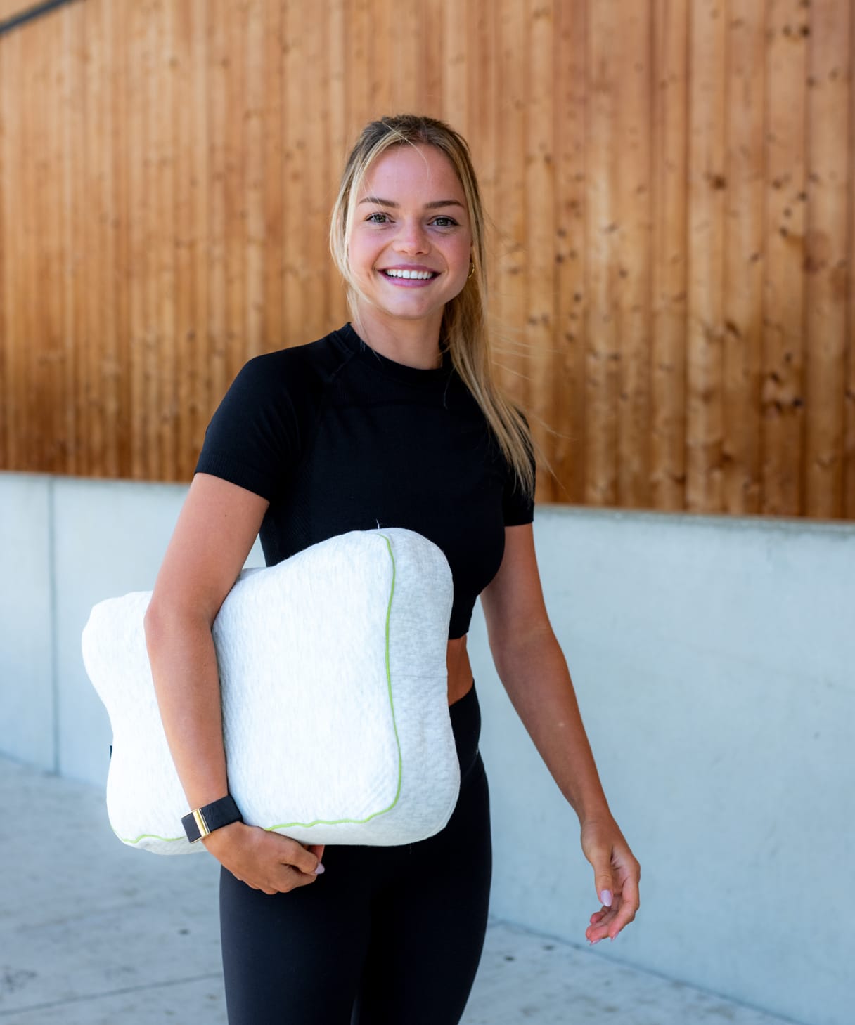 Loena Hendrickx met pillow