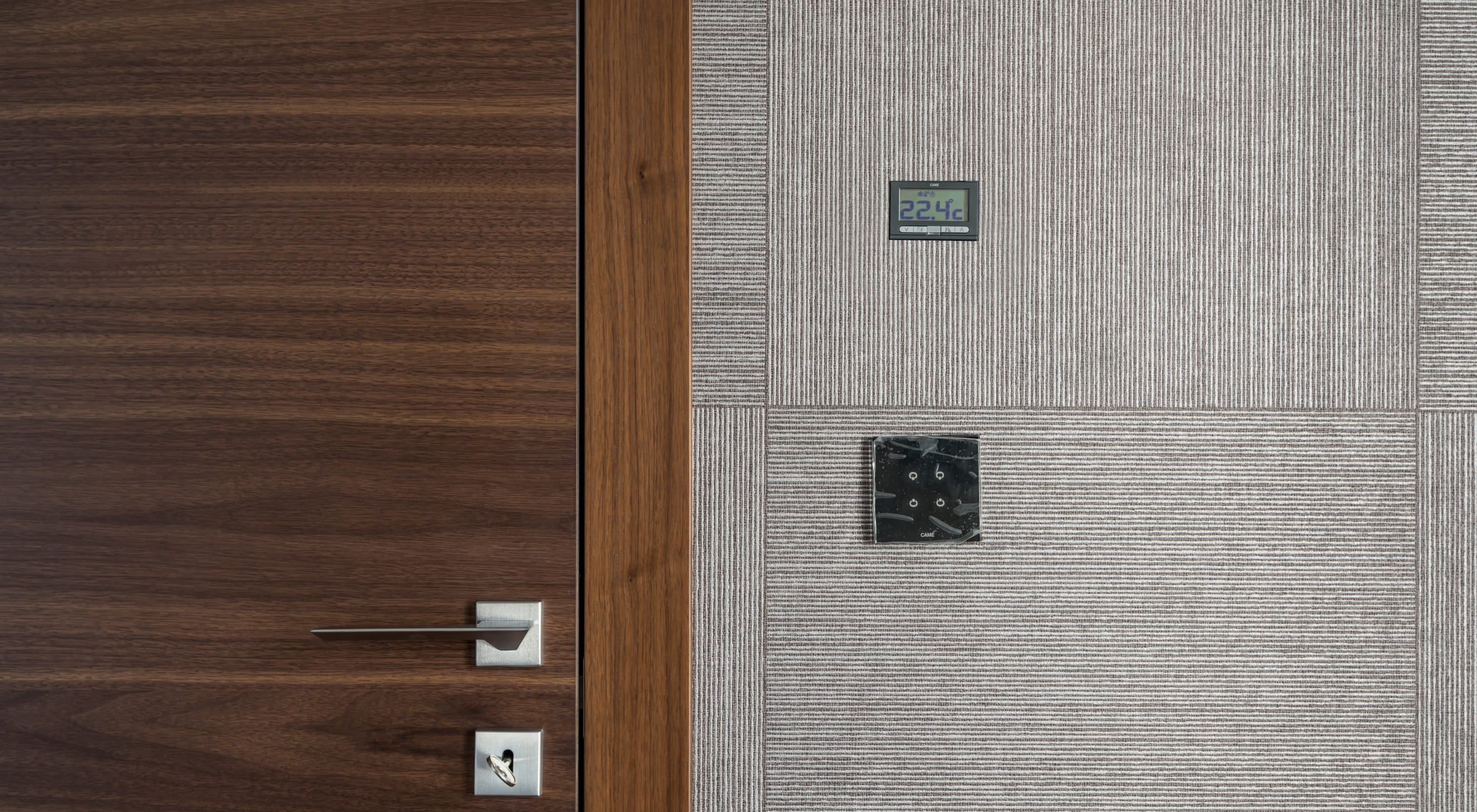 https://storage.googleapis.com/oneworld-prod/assets/Luftfeuchtigkeit-im-schlafzimmer-richtige-temperatur.jpeg?v=1683890134%2C0.6342%2C0.1988