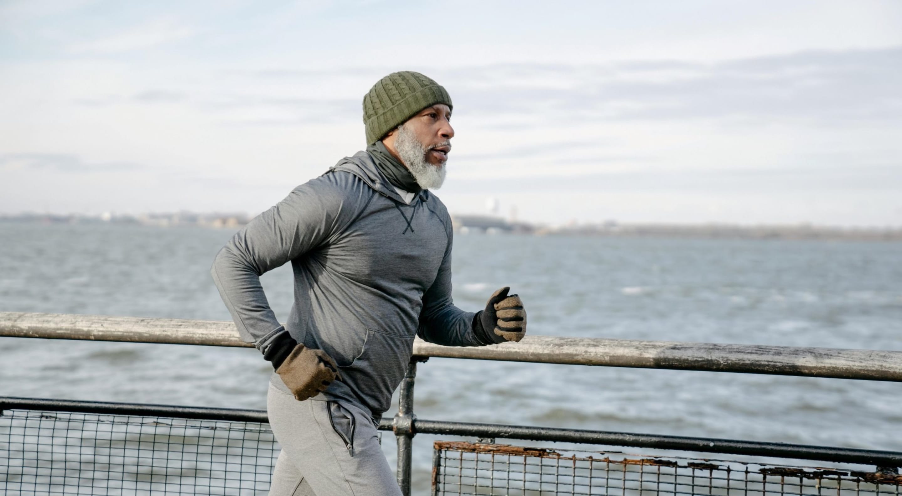 https://storage.googleapis.com/oneworld-prod/assets/Winter_Jogging_2025-01-13-132540_nrhk.jpg?v=1736774740%2C0.4319%2C0.1258